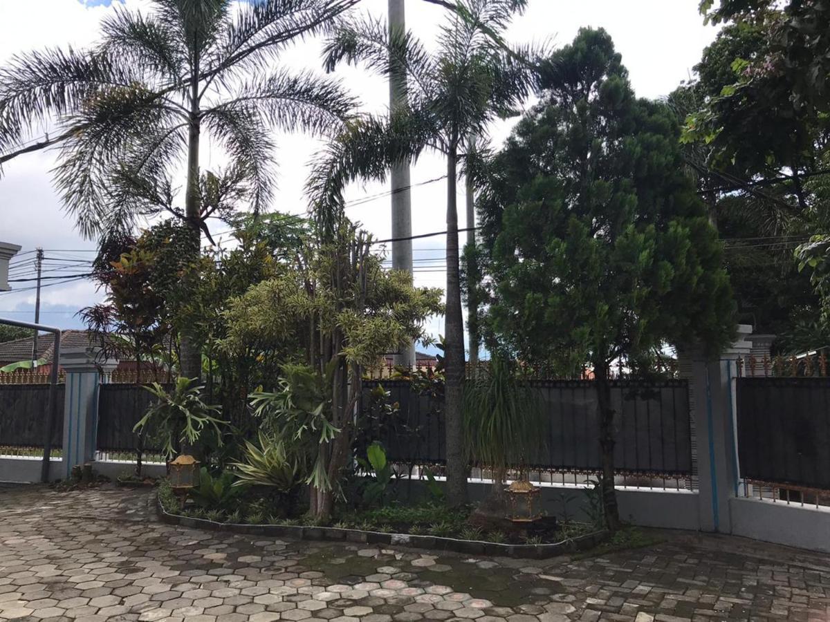 Villa & Guest House Batu Indah Exterior foto